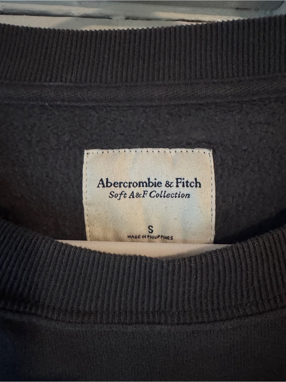 Abercrombie Los Angeles Lakers dark gray Crewneck Sweatshirt - Picture 3 of 4